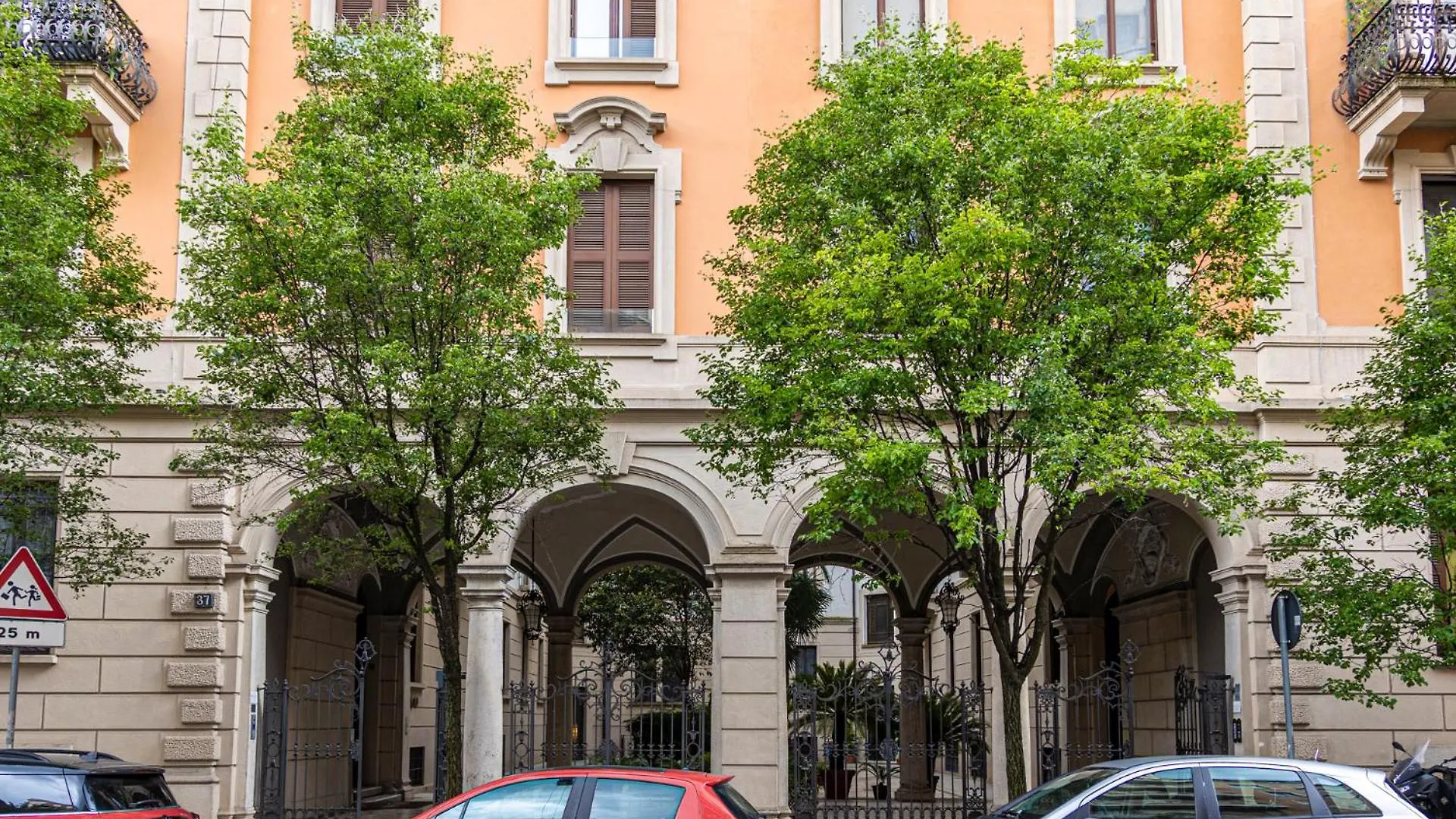 Luxury Sant'Ambrogio Apartment Mediolan